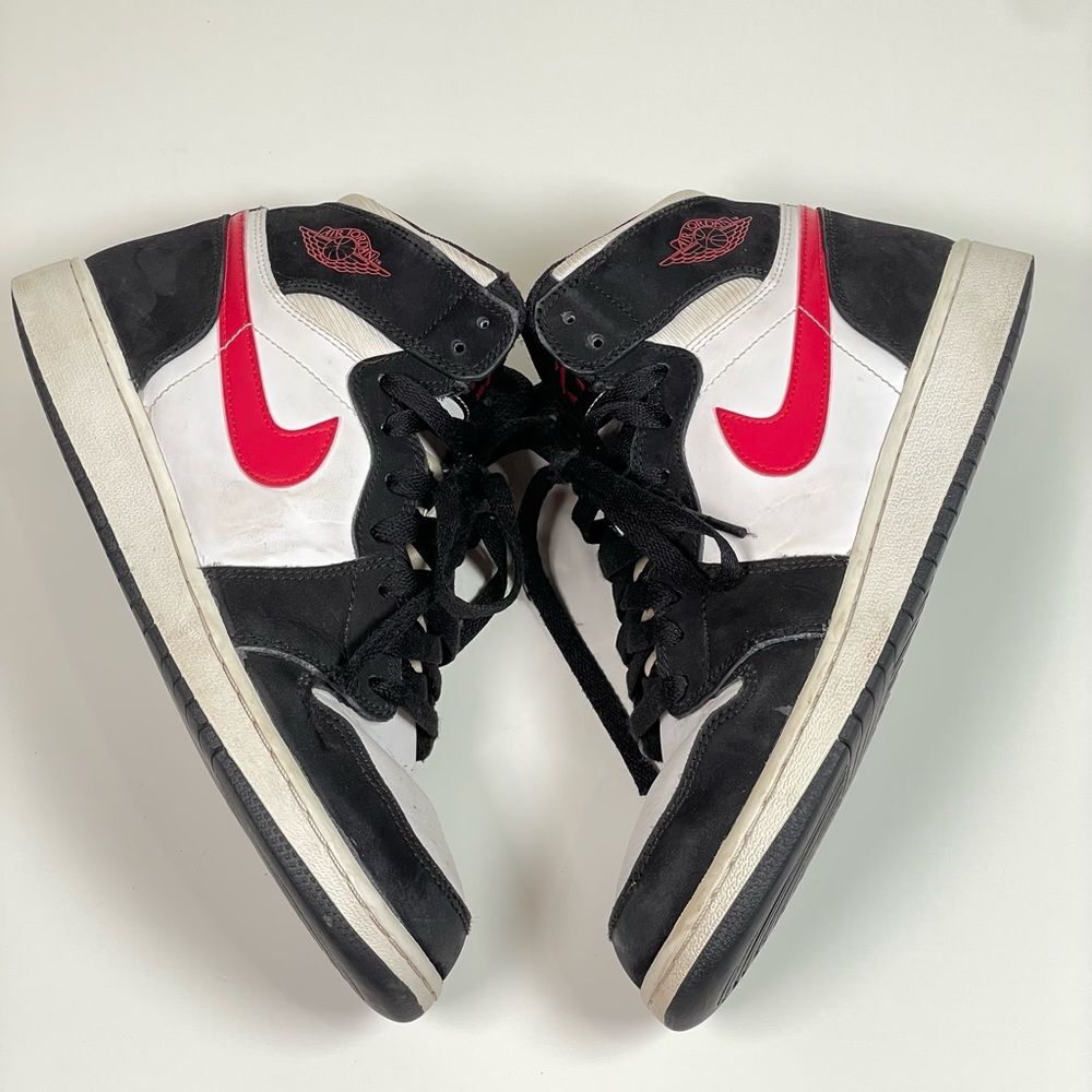 Nike Air Jordan 1 Retro High BG 'Black Red White Size 7Y | Women’s Size 8.5